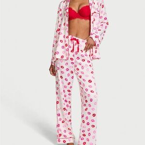 Victoria's Secret Pink and Red Lip Print Pajama Set